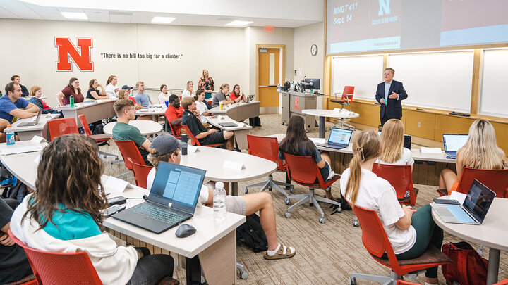 Jim Croft, principal with JW Croft Consulting Group (JWCCG) in Chicago, who leads FINA 871, spoke with the MNGT 411 students about the project.