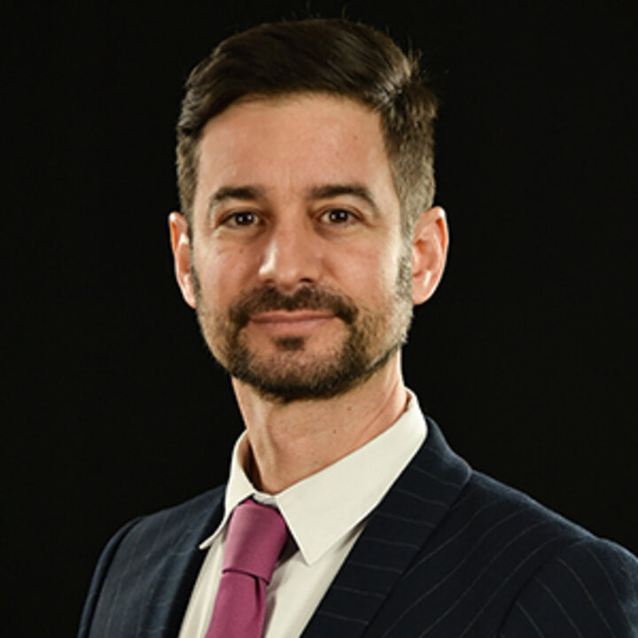 Roberto Stein, Finance