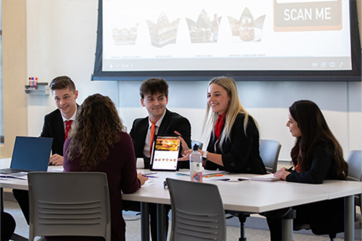 The Nebraska team placed second and earned $2,000 at the King’s Hawaiian Sales Competition in Lawrence, Kansas.