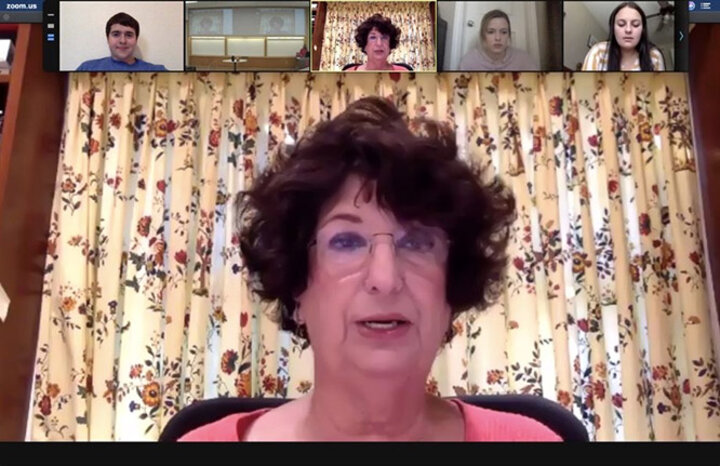 Rhonda Seacrest helps business students navigate the processes of philanthropy.